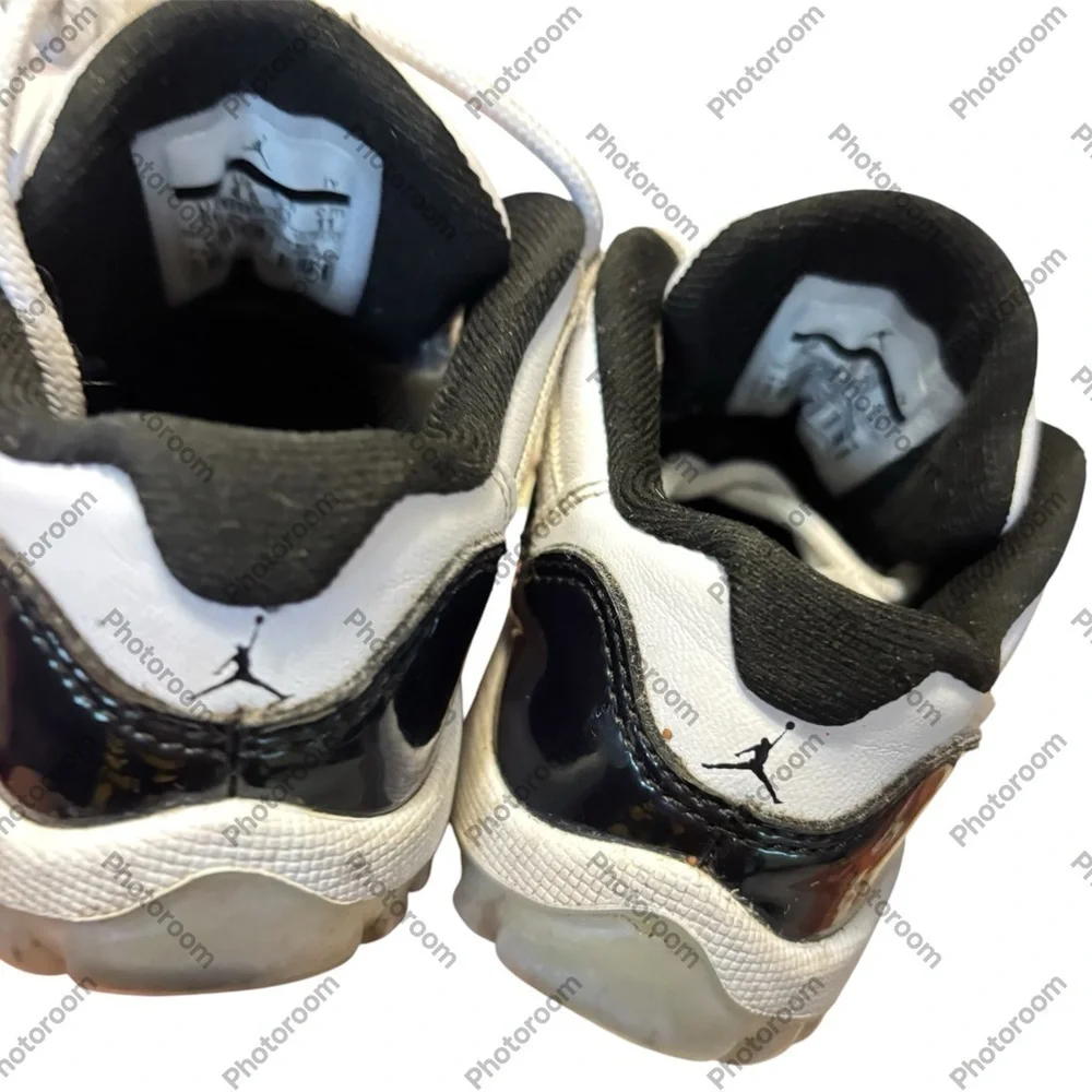Jordan’s toddler’s AiR Jordan sneakers